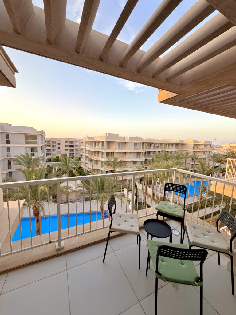 Luxury Studio Dual Pool View | 20Z 404 img 3757